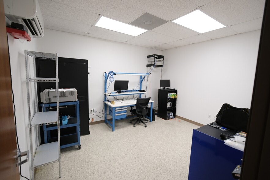 More Photos Of 13630 Immanuel Rd, Pflugerville Light Manufacturing For Lease