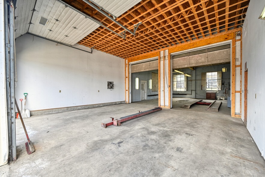 More Photos Of 74 Route 133, Winthrop Flex For Sale