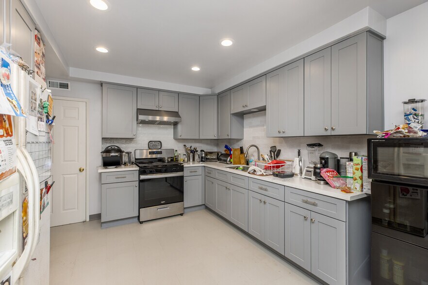 More Photos Of 1021 W 14th St, San Pedro Apartments For Sale