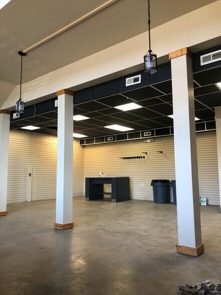 More Photos Of 4114 S Lone Pine Ave, Springfield Office Residential For Sale