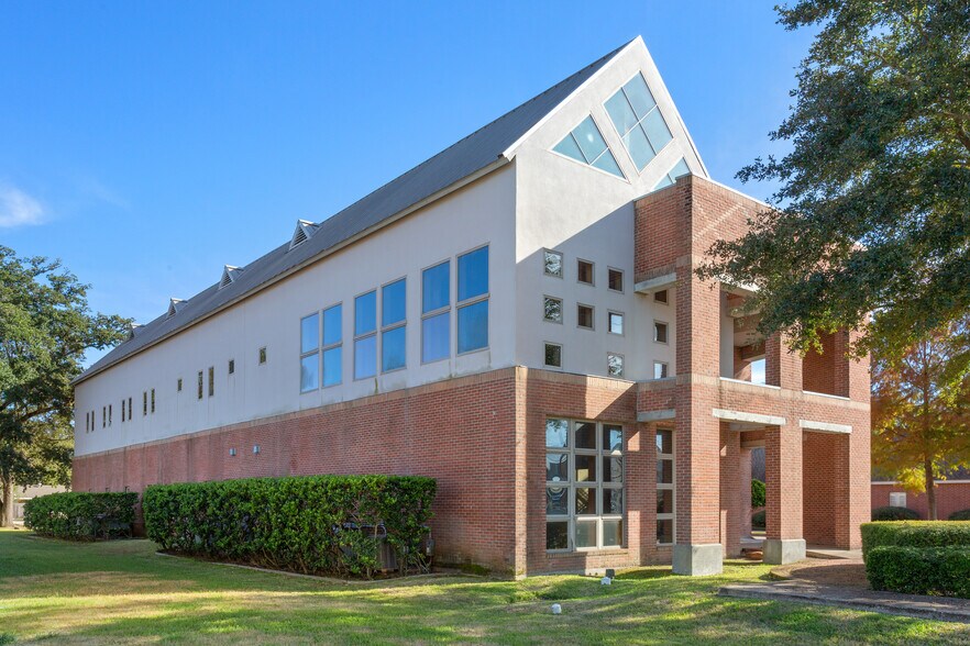 More Photos Of 3101 Lake St, Lake Charles Medical For Lease