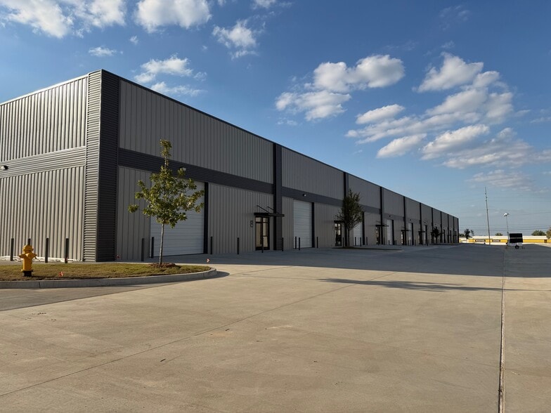 More Photos Of 6240 E 15th St, Tulsa Unknown For Lease