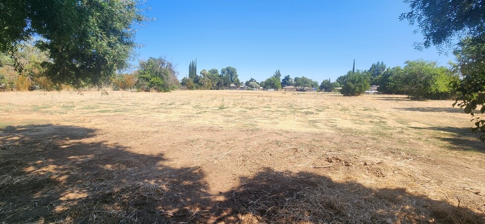 Primary Photo Of 5469 Tulare ave, Fresno Land For Sale