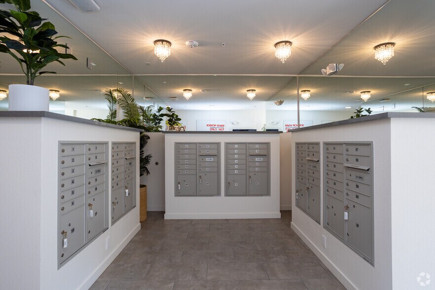 More Photos Of 10555 Bloomfield St, Toluca Lake Apartments For Sale