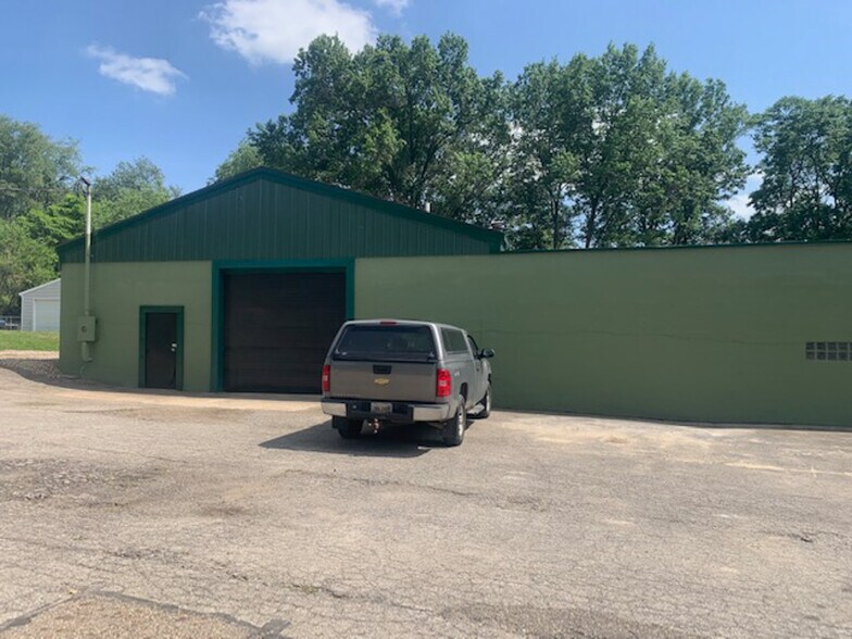 More Photos Of 453 E Euclid St, Salem Industrial For Sale