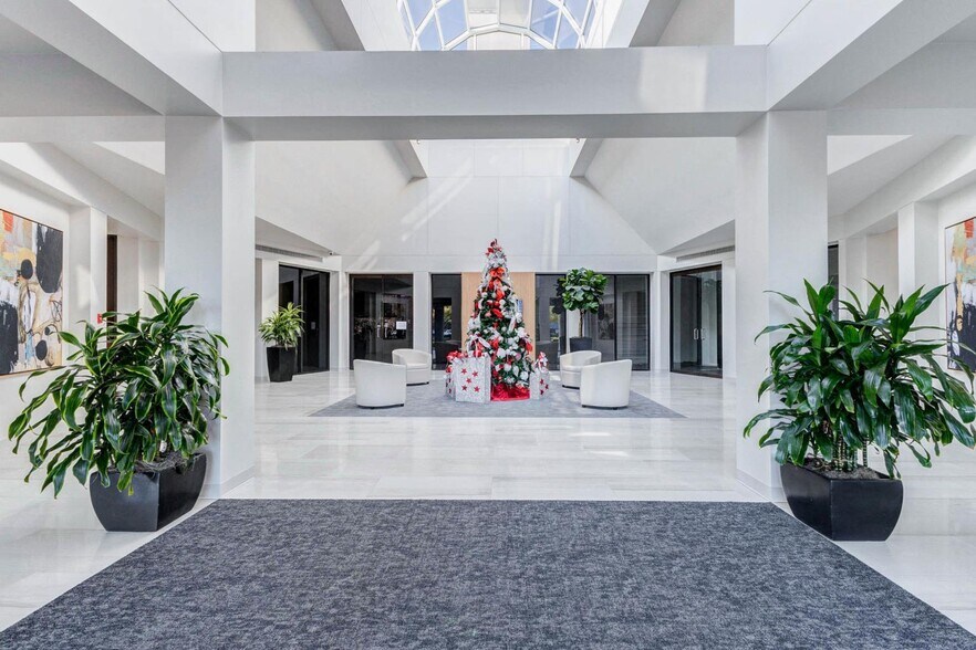 More Photos Of 4675 Sweetwater Blvd, Sugar Land Unknown For Lease