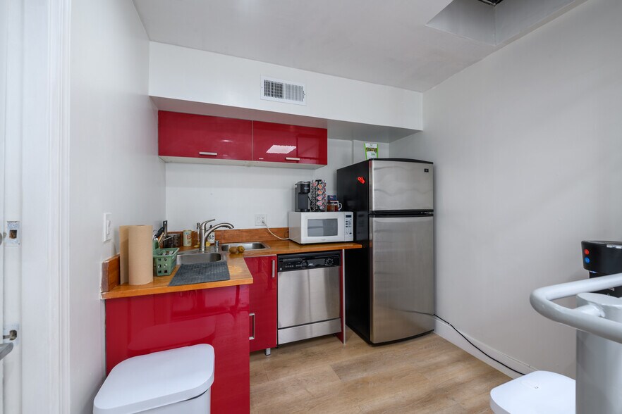 More Photos Of 5318-5320 Laurel Canyon Blvd, North Hollywood Loft Creative Space For Sale