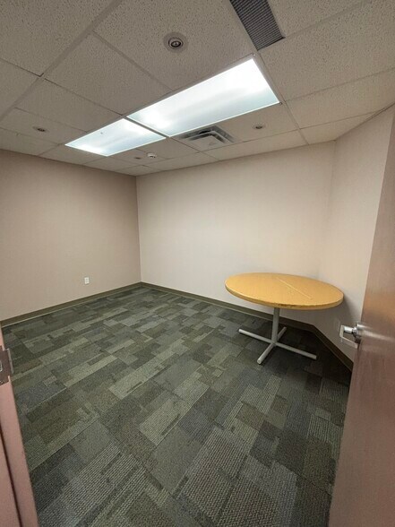 More Photos Of 7010 Parkway Rd, Greely Flex For Sale