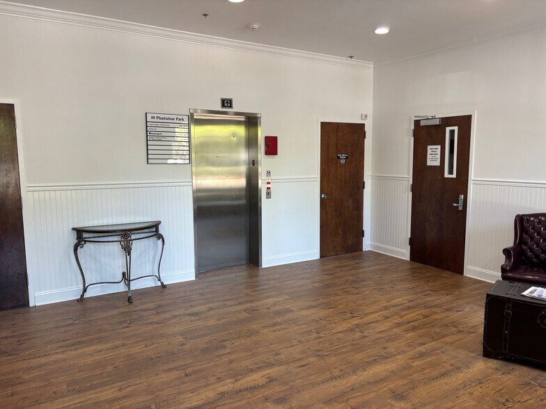 More Photos Of 10 Plantation Park Dr, Bluffton Office For Sale