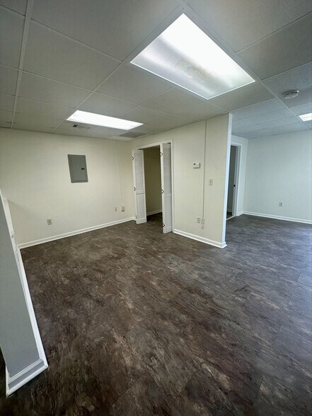 More Photos Of 4002 Laviosier St, Chalmette Warehouse For Lease