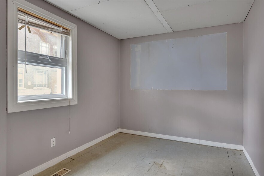 More Photos Of 514 Aylmer St N, Peterborough Multifamily For Sale