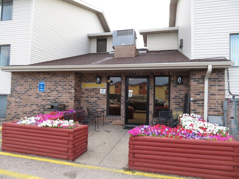 More Photos Of 2124 N Lacrosse St, Rapid City Hotel For Sale
