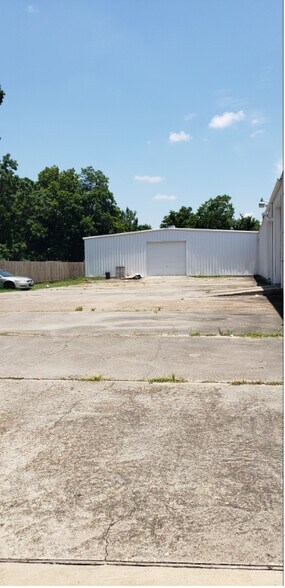 More Photos Of 10210 Fulton St, Houston Warehouse For Sale