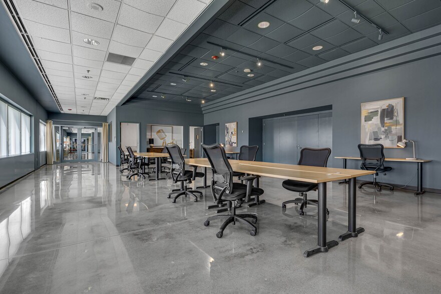 More Photos Of 5000 Northfield Ln, Spring Hill Movie Radio TVStudio For Sale