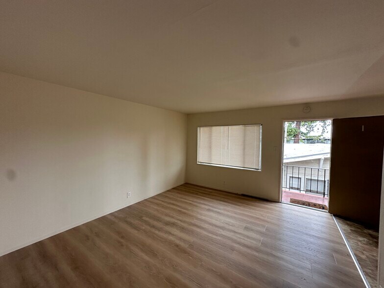 More Photos Of 2550 35th Ave, Oakland Apartments For Sale