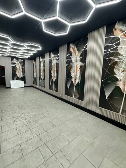 More Photos Of 6602-6620 W 111th St, Worth Unknown For Lease