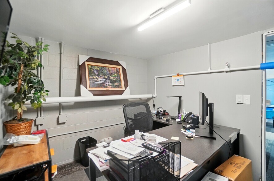 More Photos Of 50 Eswin St, Cincinnati Freestanding For Sale