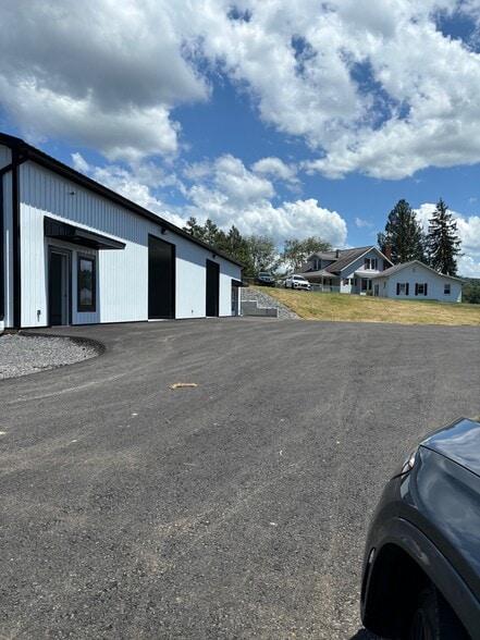 More Photos Of 8,18 Juneau Ln, Morgantown Light Distribution For Lease