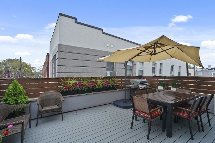 More Photos Of 78-04 67th Dr, Middle Village Storefront Retail Office For Sale