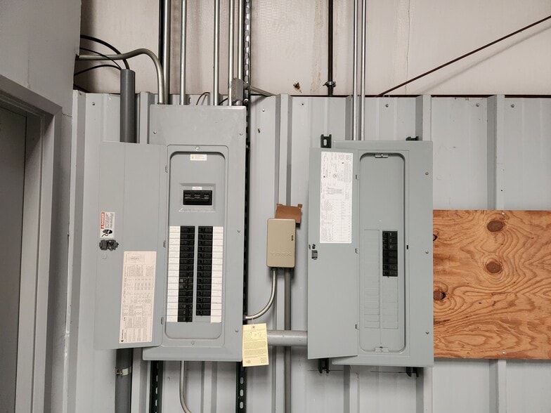 More Photos Of 720 W Main St, Rock Hill Flex For Lease