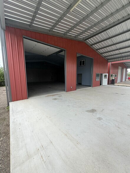 More Photos Of 4235 FM 78, McQueeney Flex For Lease
