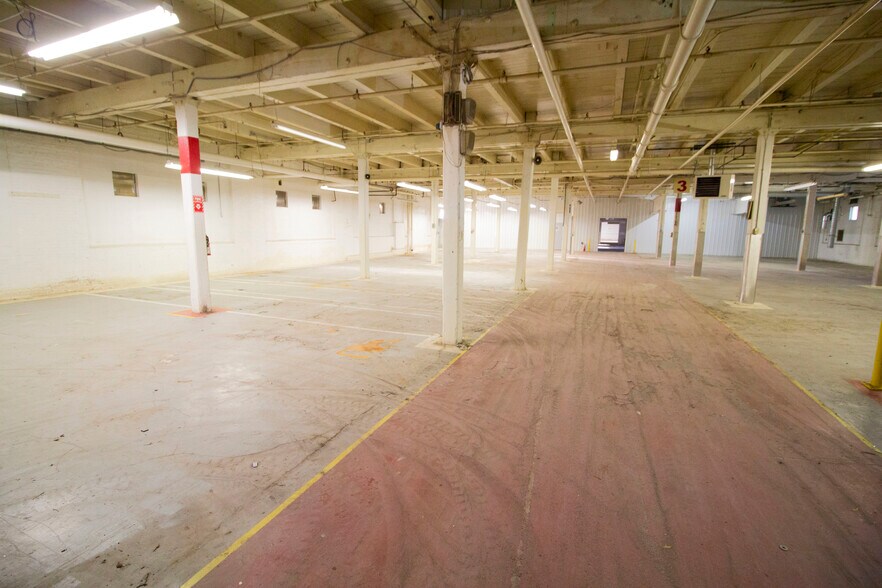 More Photos Of 126 Avenue C, Springfield Manufacturing For Sale