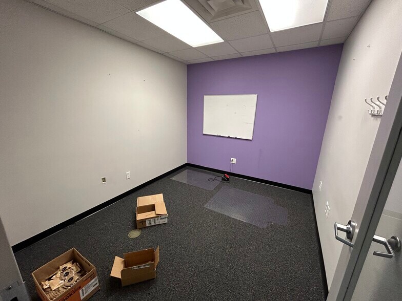 More Photos Of 1230 E Kingsley St, Springfield Medical For Lease