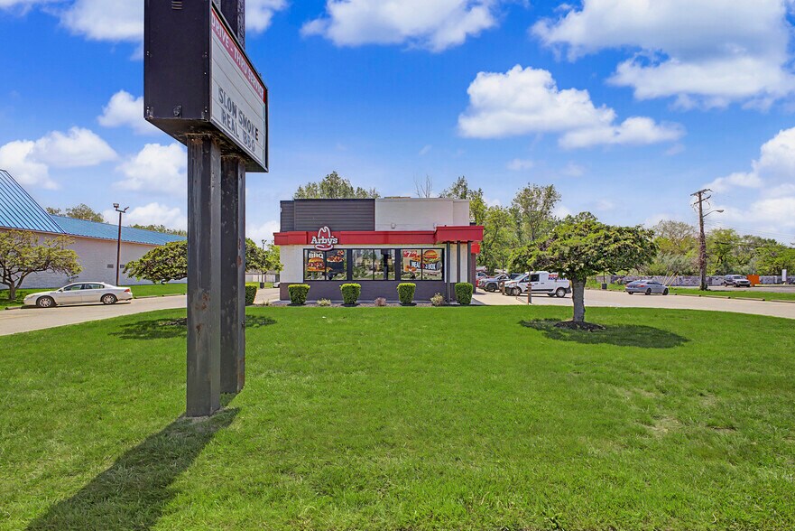 More Photos Of 27277 Eureka Rd, Taylor Fast Food For Sale