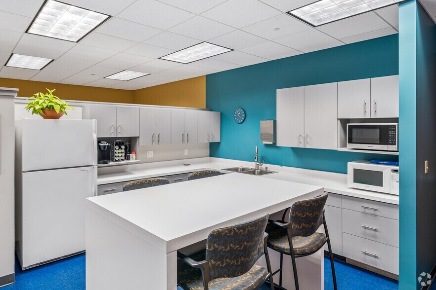 More Photos Of N16W23217 Stone Ridge Dr, Waukesha Office For Sale