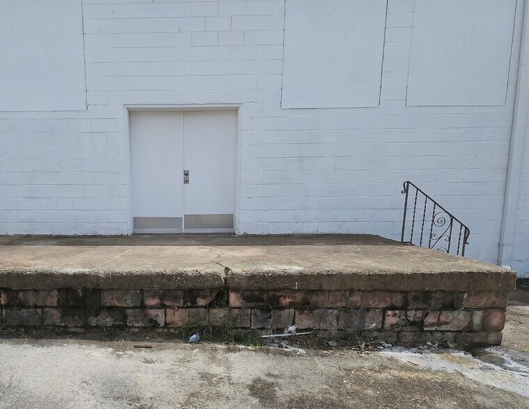 More Photos Of 4802 Charlotte Pike, Nashville Storefront For Lease