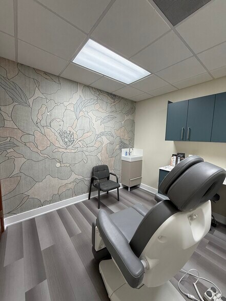 More Photos Of 1911 Harrison St, Hollywood Medical For Lease