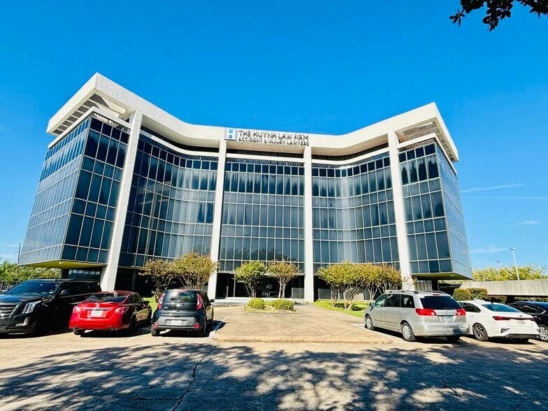 More Photos Of 6100 Corporate Dr, Houston Office For Sale