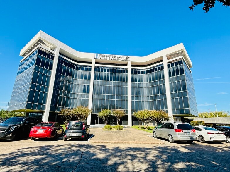 More Photos Of 6100 Corporate Dr, Houston Office For Sale