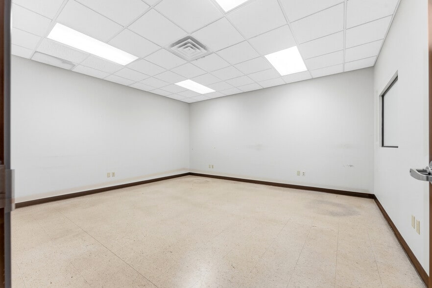 More Photos Of 161 Adena Ln, Clarksburg Office For Lease