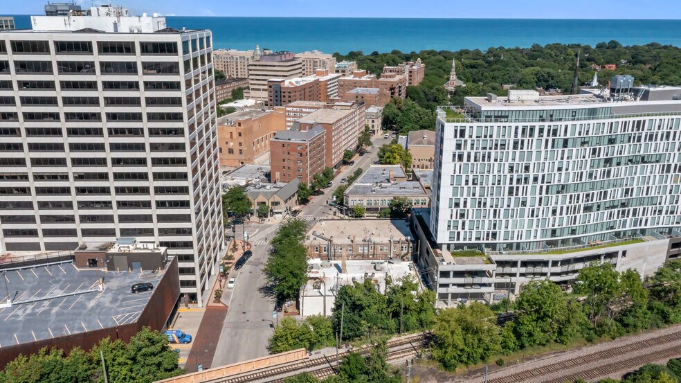 More Photos Of 810-812 Grove St, Evanston Bar For Sale