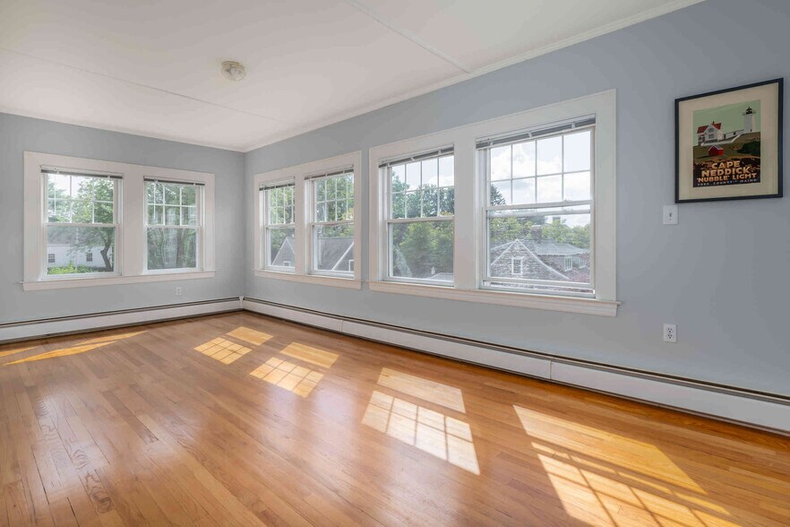 More Photos Of 435 York St, York Office Residential For Sale