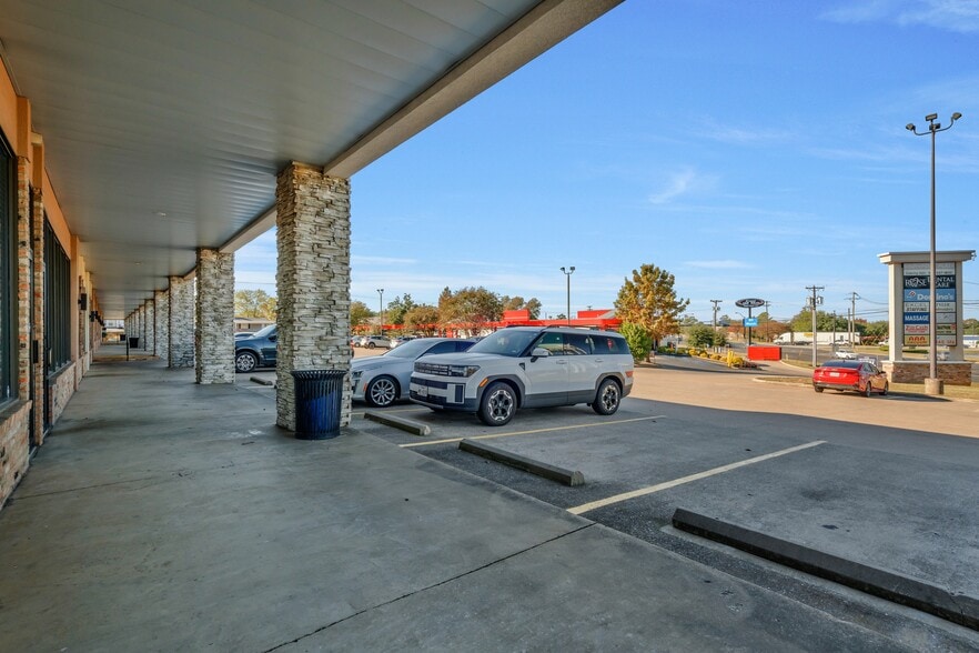 More Photos Of 5111 Troup Hwy, Tyler Storefront For Sale