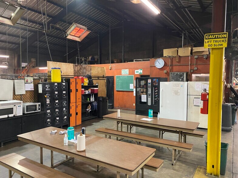More Photos Of 400 E Vickery Blvd, Fort Worth Warehouse For Lease