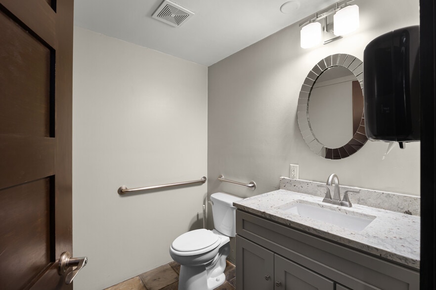 More Photos Of 109 E Lafayette St, Jackson Office Residential For Lease