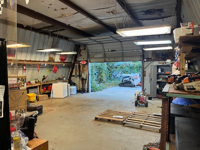 More Photos Of 265 Shoal Creek Rd, Locust Grove Warehouse For Sale