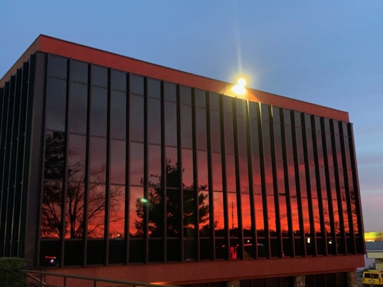 Primary Photo Of 1994 Gallatin Rd N, Madison Medical For Lease