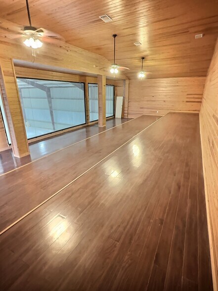 More Photos Of 3411 FM465, Seguin Warehouse For Lease