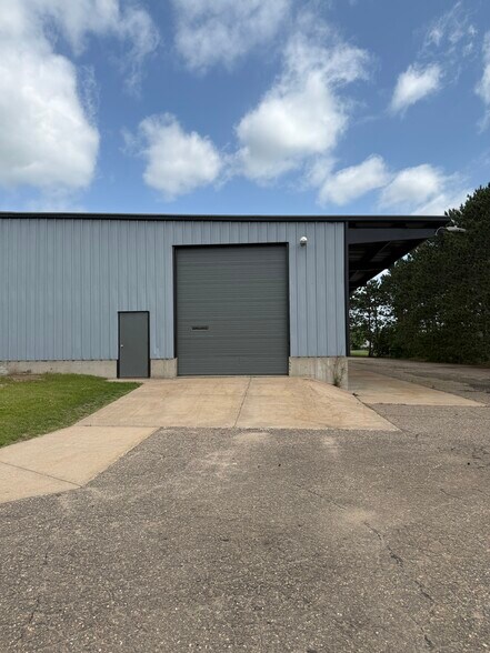 More Photos Of 5906 Prairie St, Weston Office For Lease