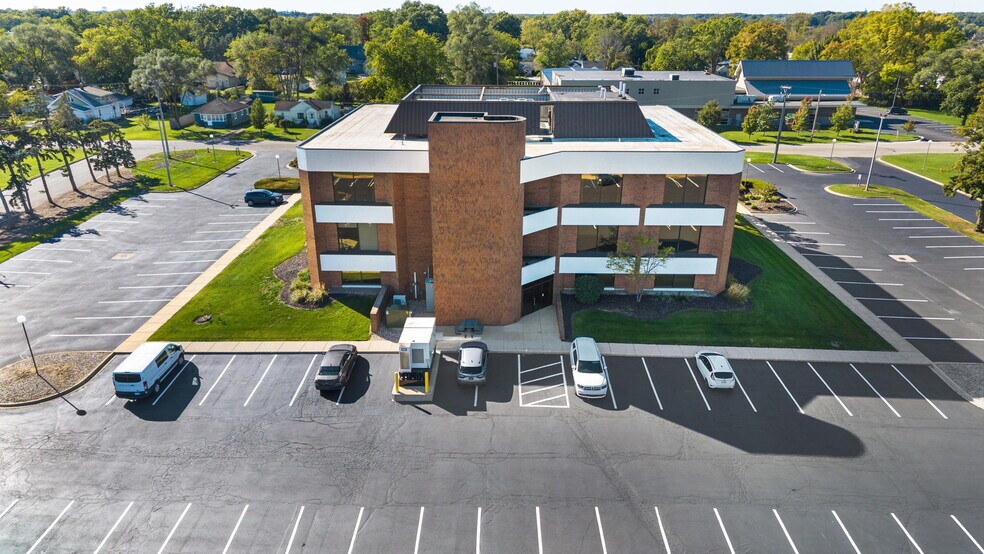 More Photos Of 115 Clover St, Holland Unknown For Lease