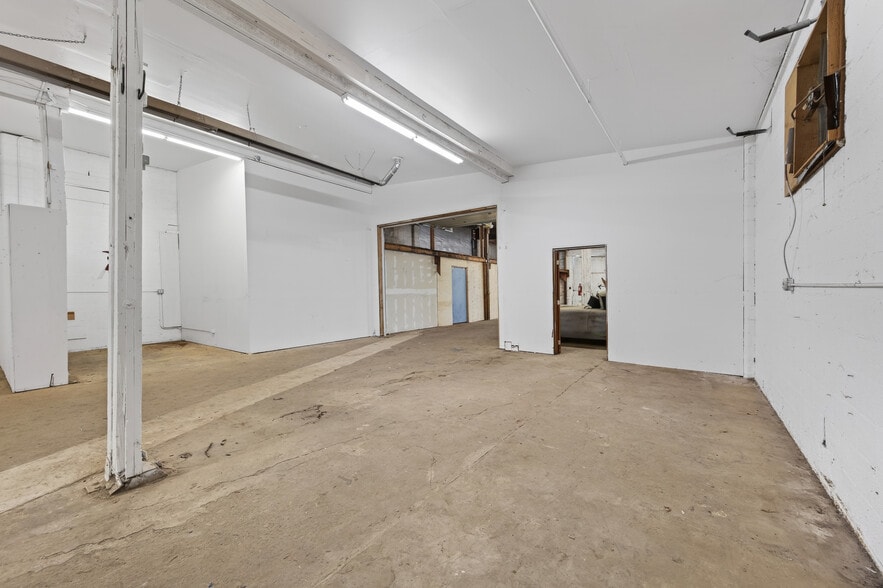 More Photos Of 2150 Cross St, Eugene Service For Sale