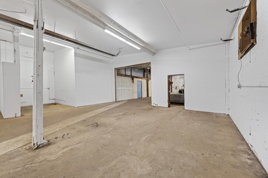 More Photos Of 2150 Cross St, Eugene Service For Lease