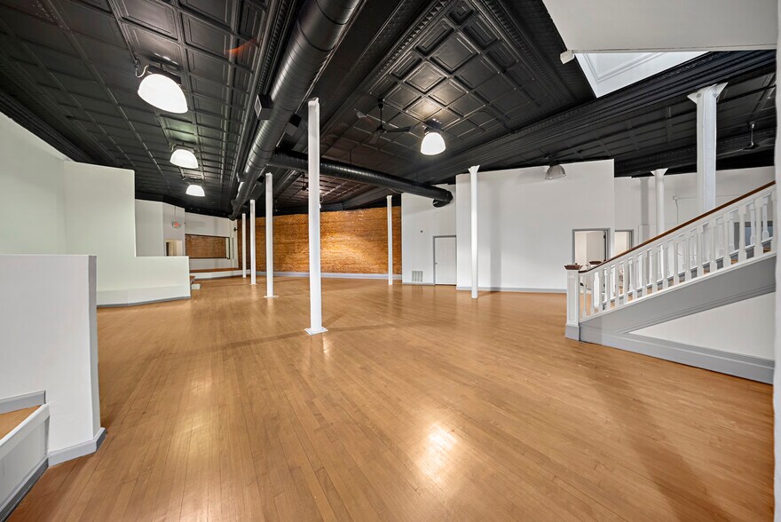 More Photos Of 2055 Gratiot Ave, Detroit Storefront Retail Office For Lease