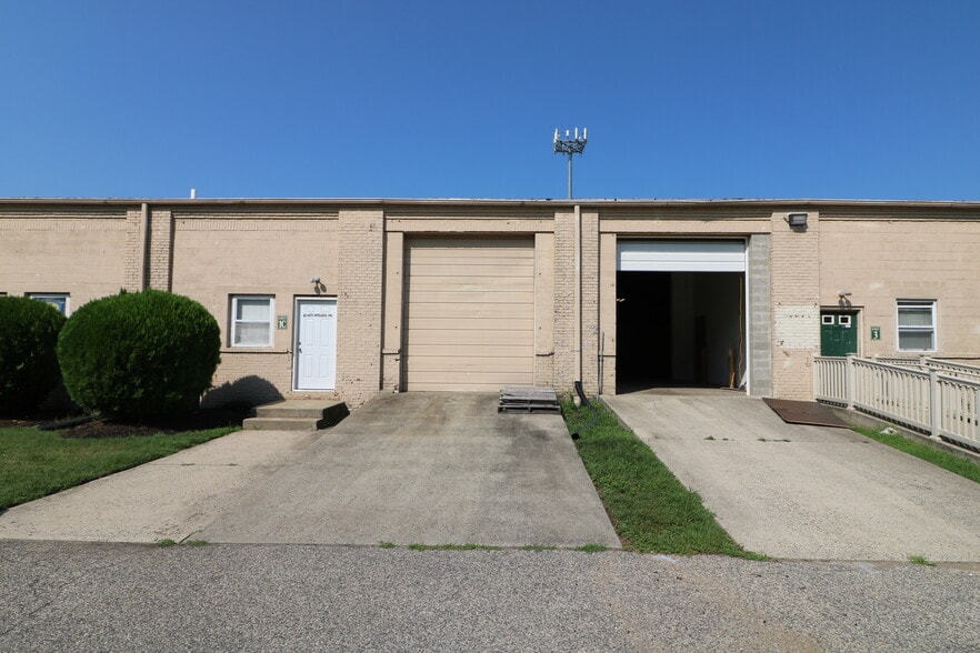 More Photos Of 703 Van Rossum Ave, Beverly Industrial For Sale
