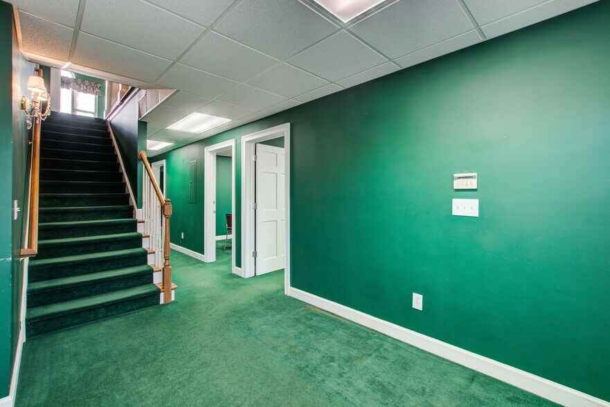 More Photos Of 555 Sun Valley Dr, Roswell Office For Sale