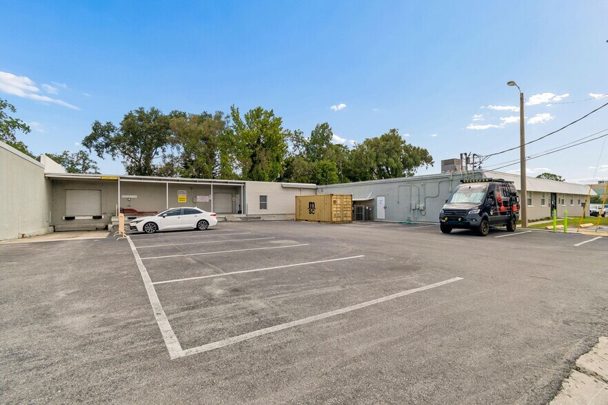 More Photos Of 1760-1770 Calumet St, Clearwater Warehouse For Lease